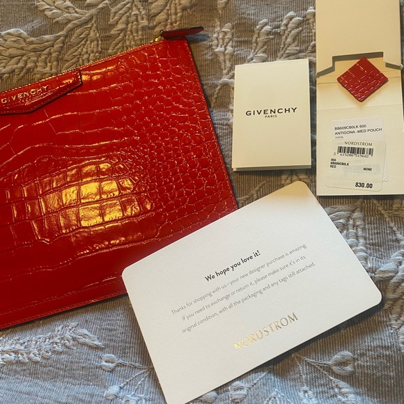 ❌SOLD❌Givenchy - Authentic Antigona Med Red Pouch - Picture 5 of 8